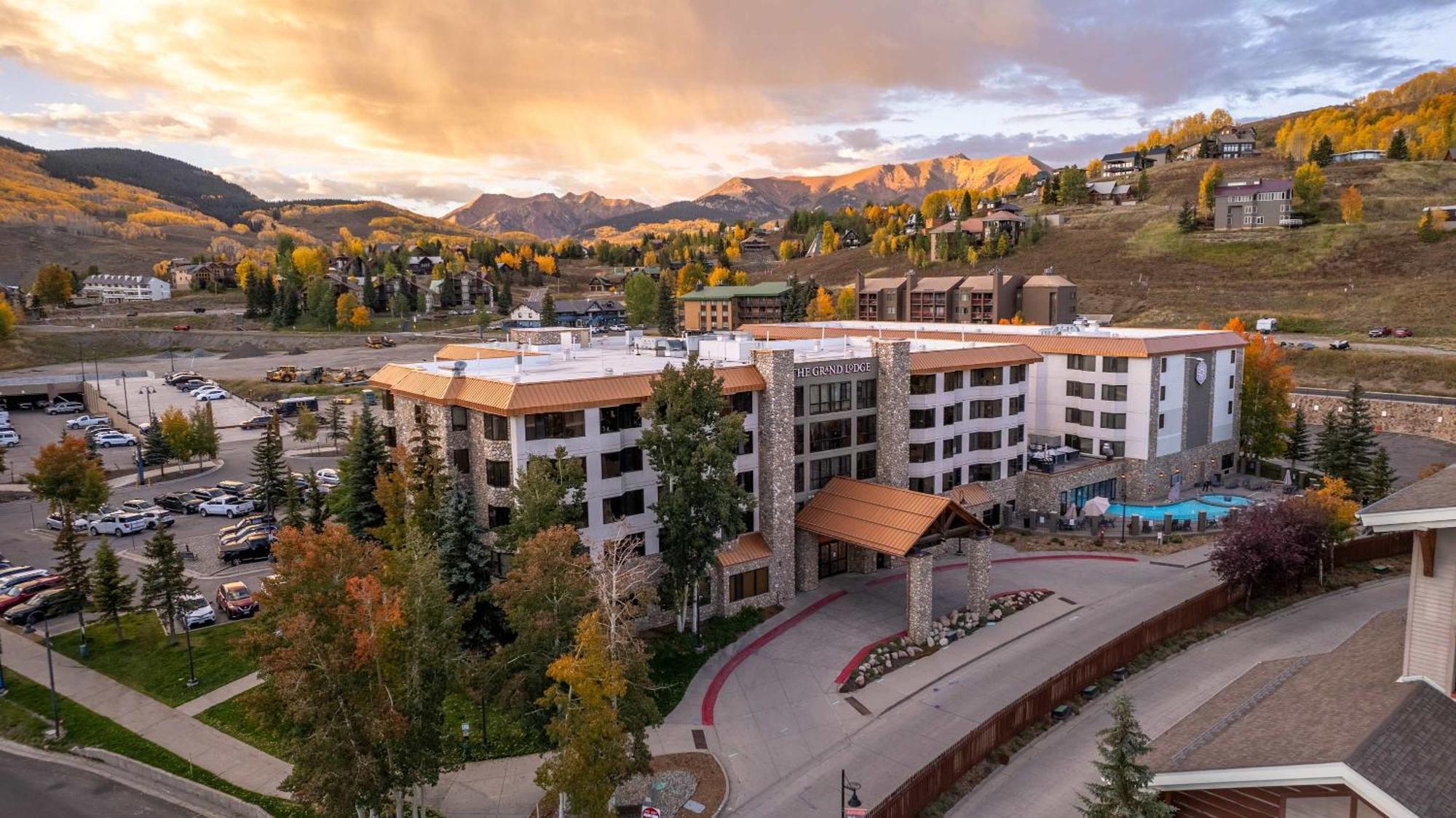 211 - Perfect Location With Pool And Hot Tub Crested Butte